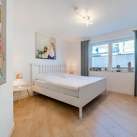 Elas Nuest Apartment *