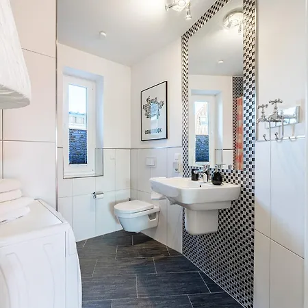 Elas Nuest Apartment *